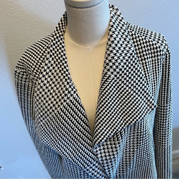 Calvin Klein Women’s Large black and white jacket - Picture 2 of 6